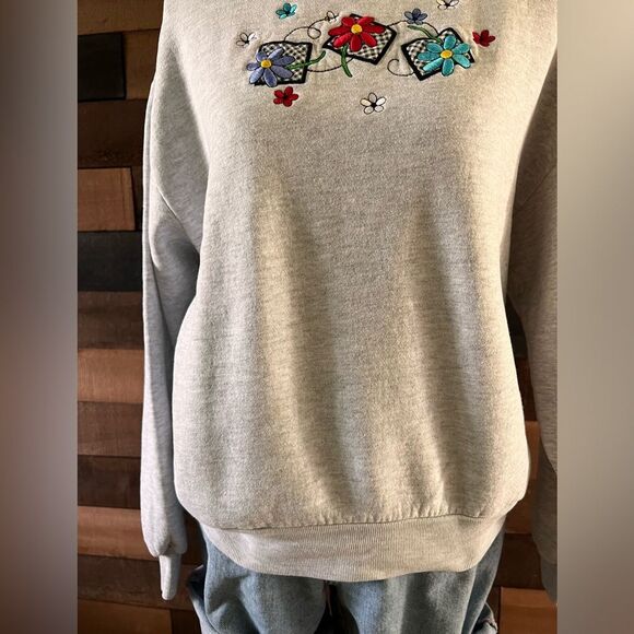 Vintage 90s Top Stitch Flower Bee Gingham Checkerboard Patch Crewneck Sweater - Picture 2 of 8